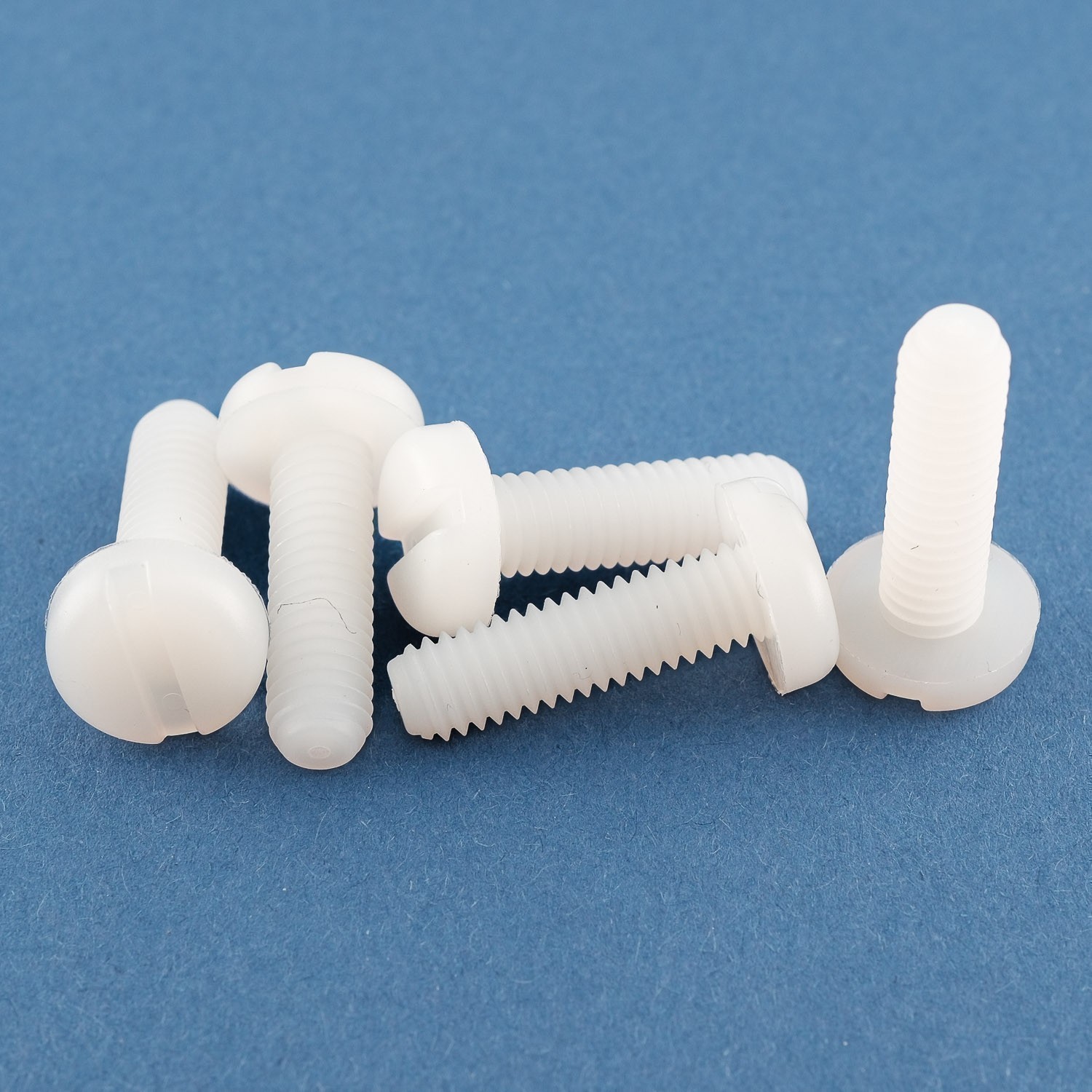 Flachkopfschrauben M 3 x 6 VE=200
